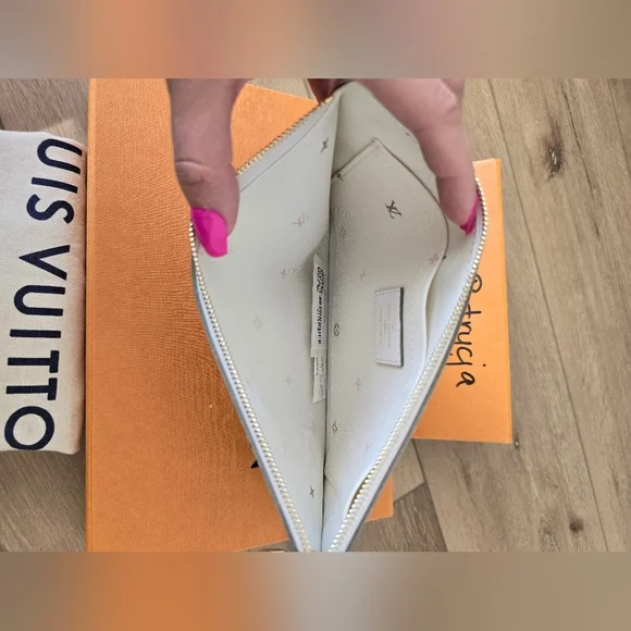 Louis Vuitton Neverfull pouch spring by the city sunset khaki kaki - Picture 8 of 10